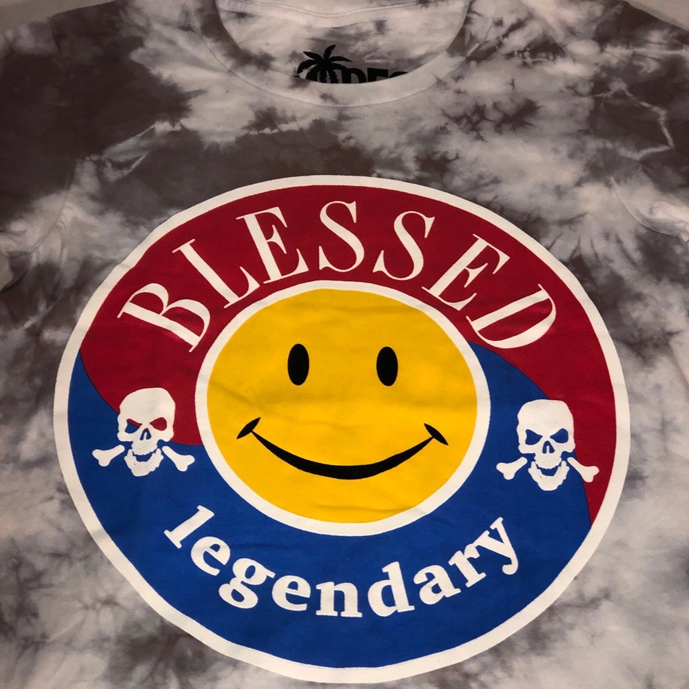NWOT Men’s Vibes Blessed Legendary Smile Shirt - Picture 2 of 4